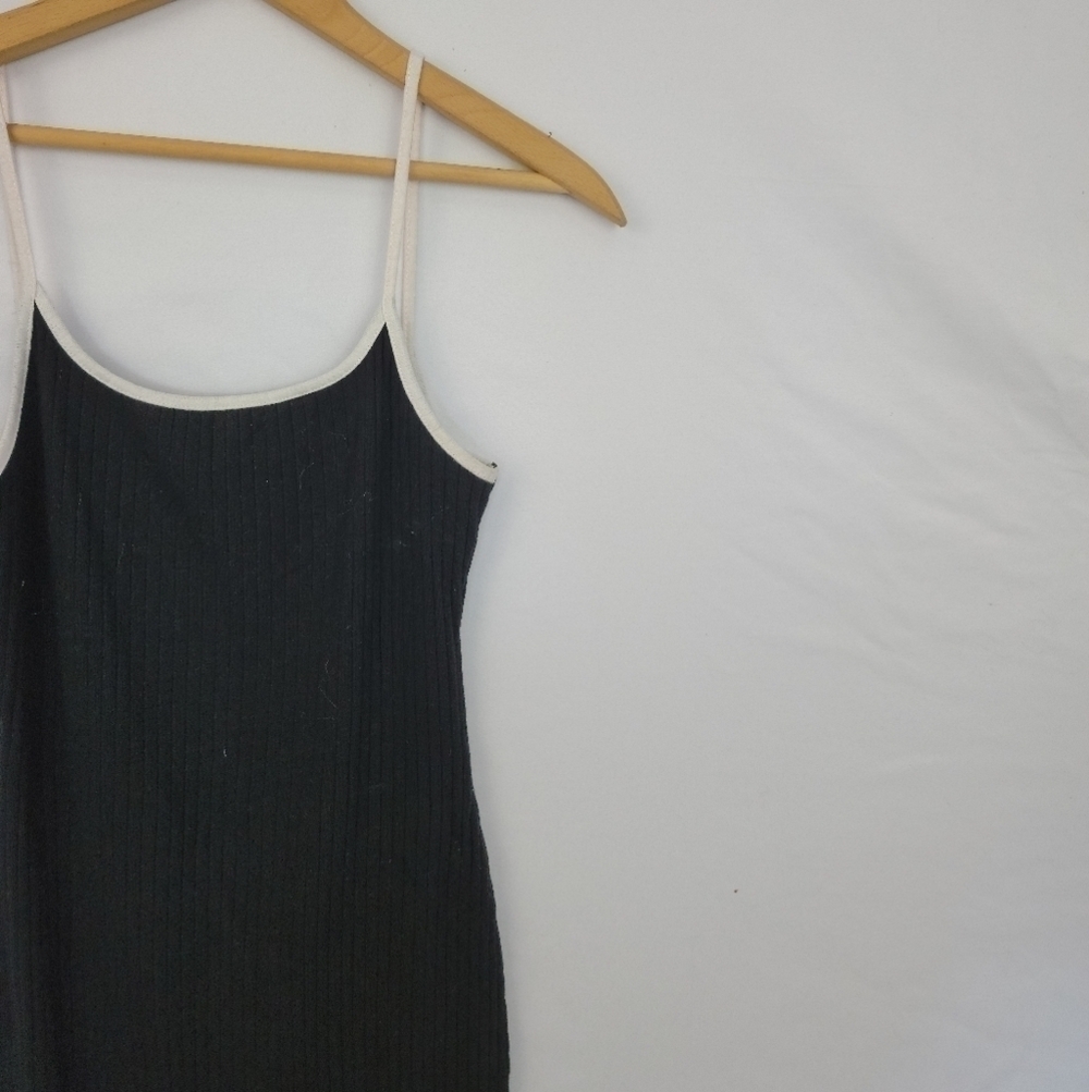 Women's large form fitting dress - Picture 3 of 5